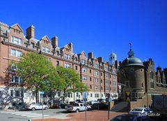 Harvard, Randolph Hall und The Harvard Lampoon Building