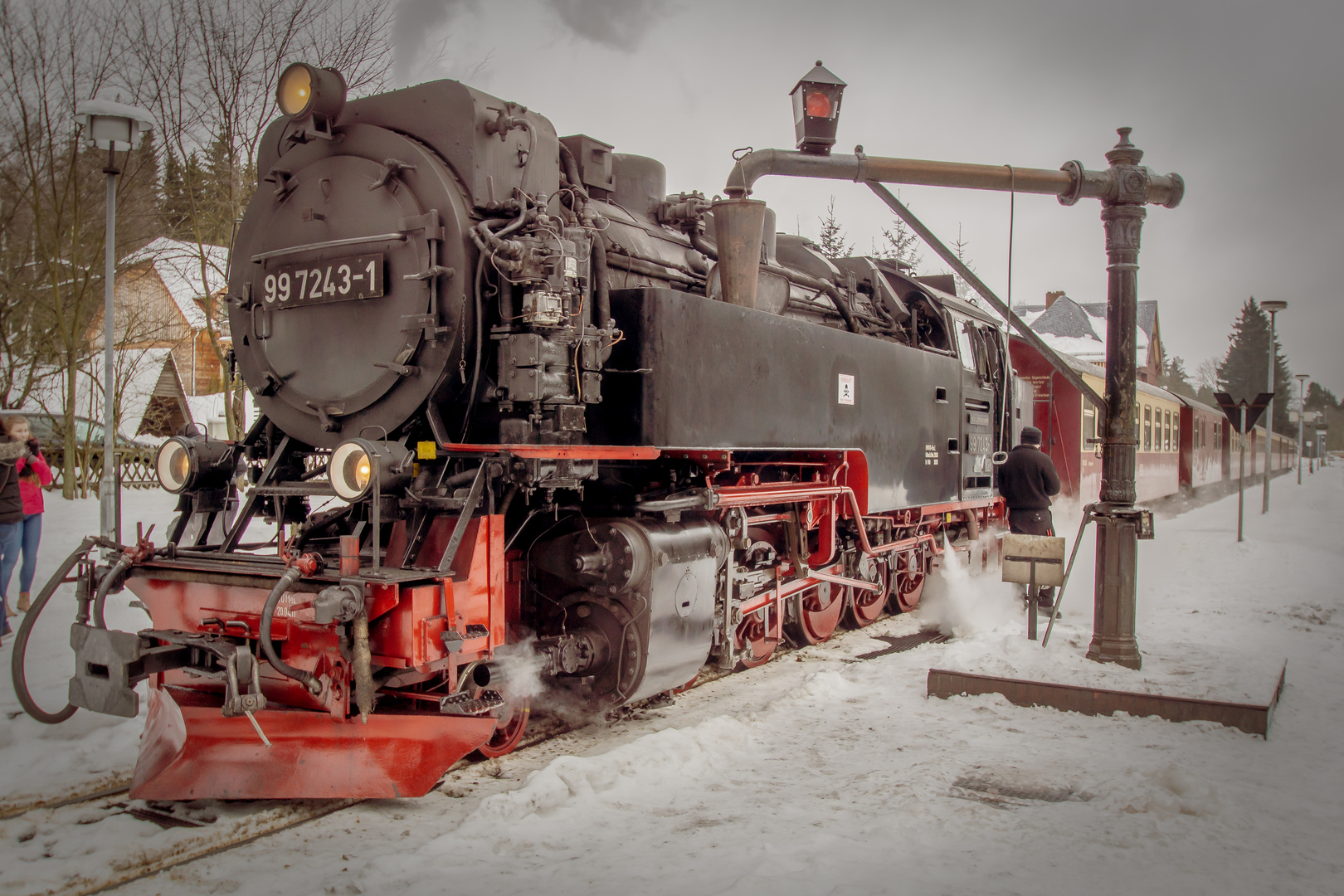 Harzer Schmalspurbahn beim Tanken 2