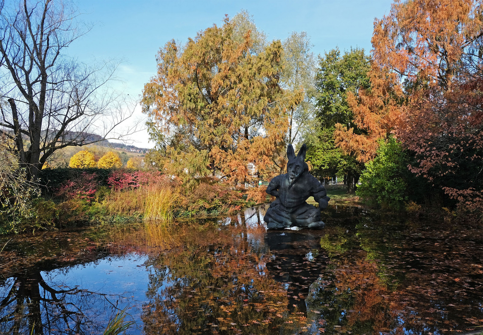 Hase im Herbst