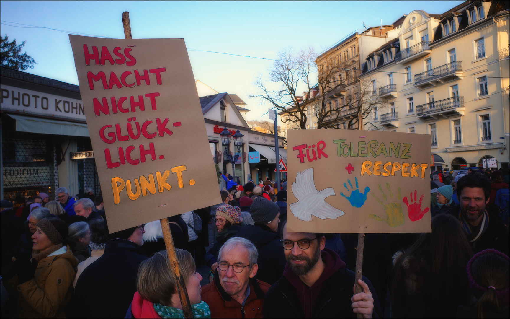 HASS MACHT NICHT GLÜCKLICH