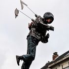 Hasselt - Skulptur eines Fallschirmspringers