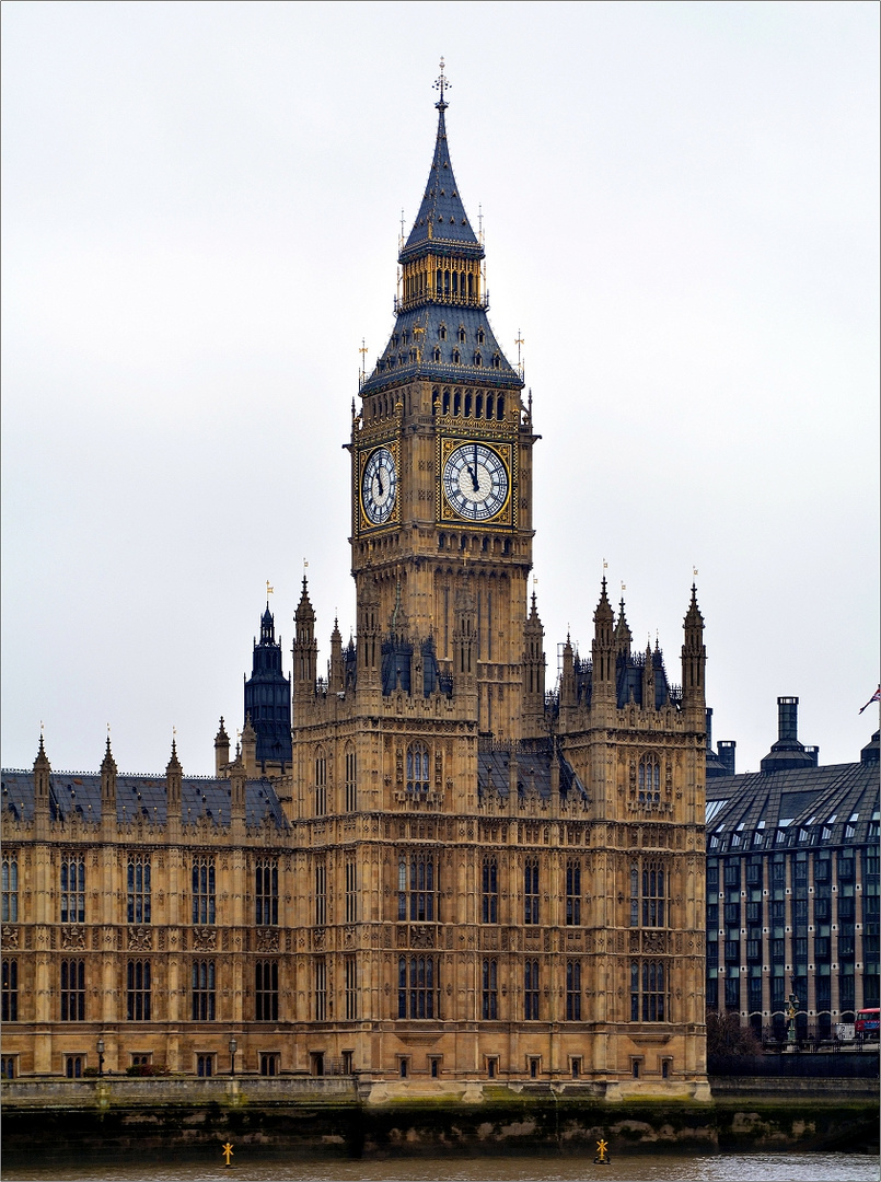 Hat Big Ben  schon an der Uhr gedreht