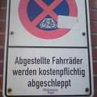 Hat jemand so ein Schild schon mal gesehen ich kenne es nur mit Autos