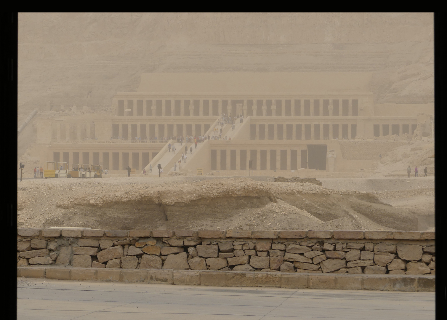 Hatschepsut Tempel im Sandsturm