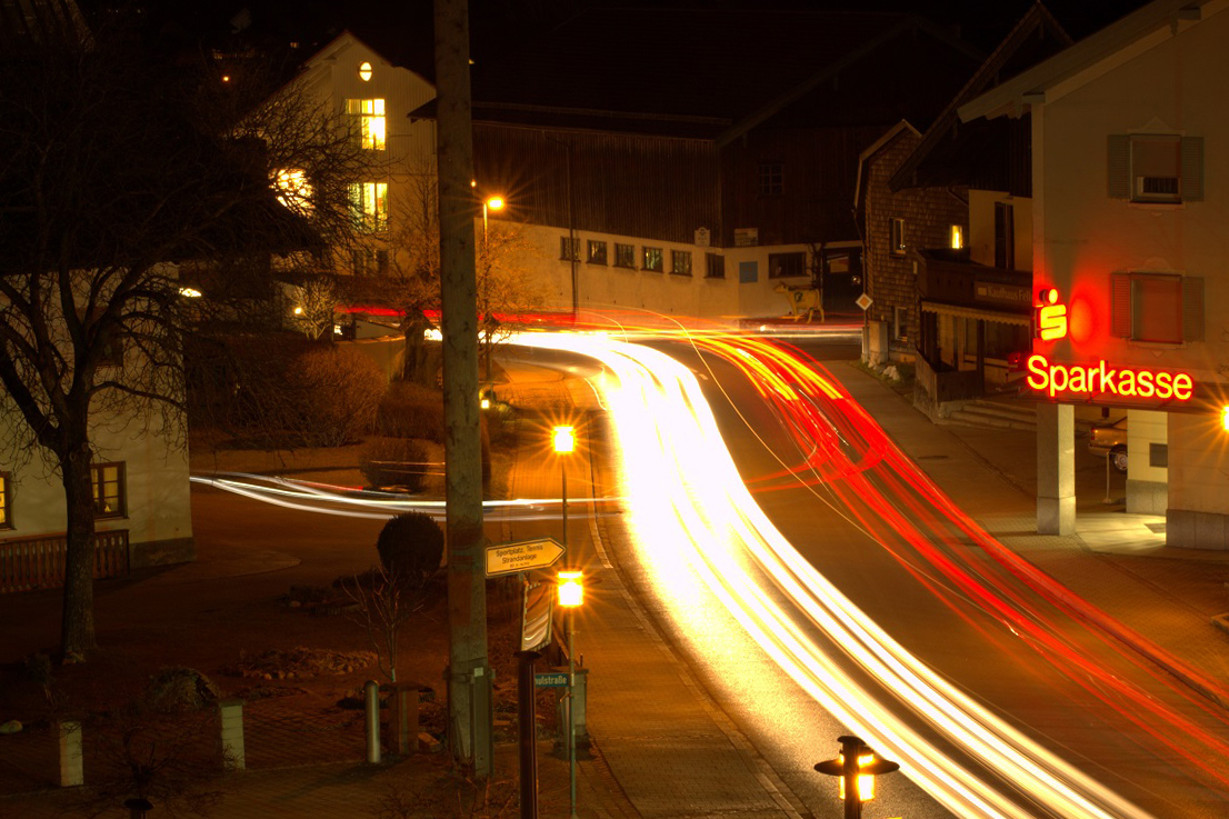 Haubtstraße bei Nacht