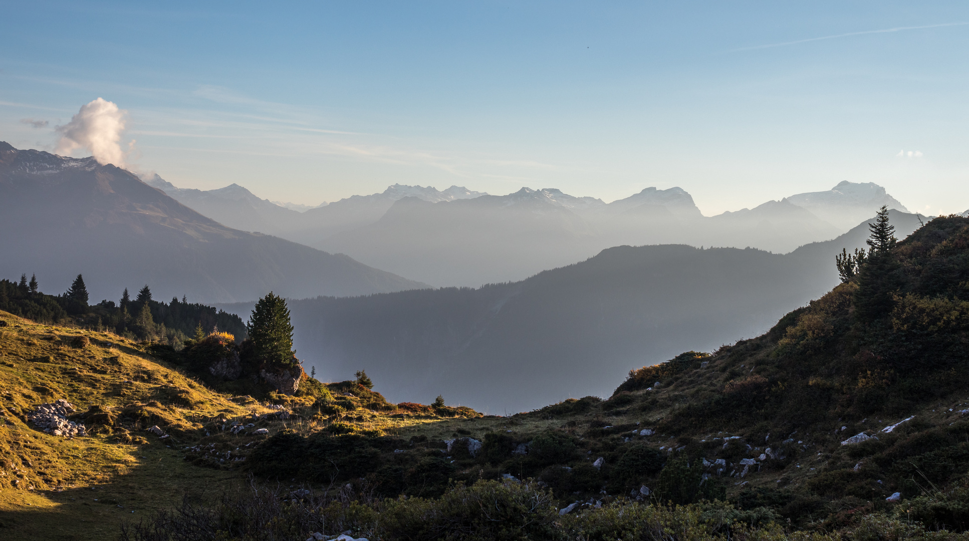 Hauch von Morgen über den Gipfeln
