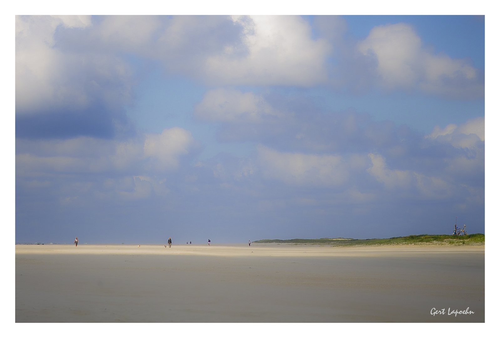 Hauch von Wind und Wärme am Strand von Römö, Dänemark.