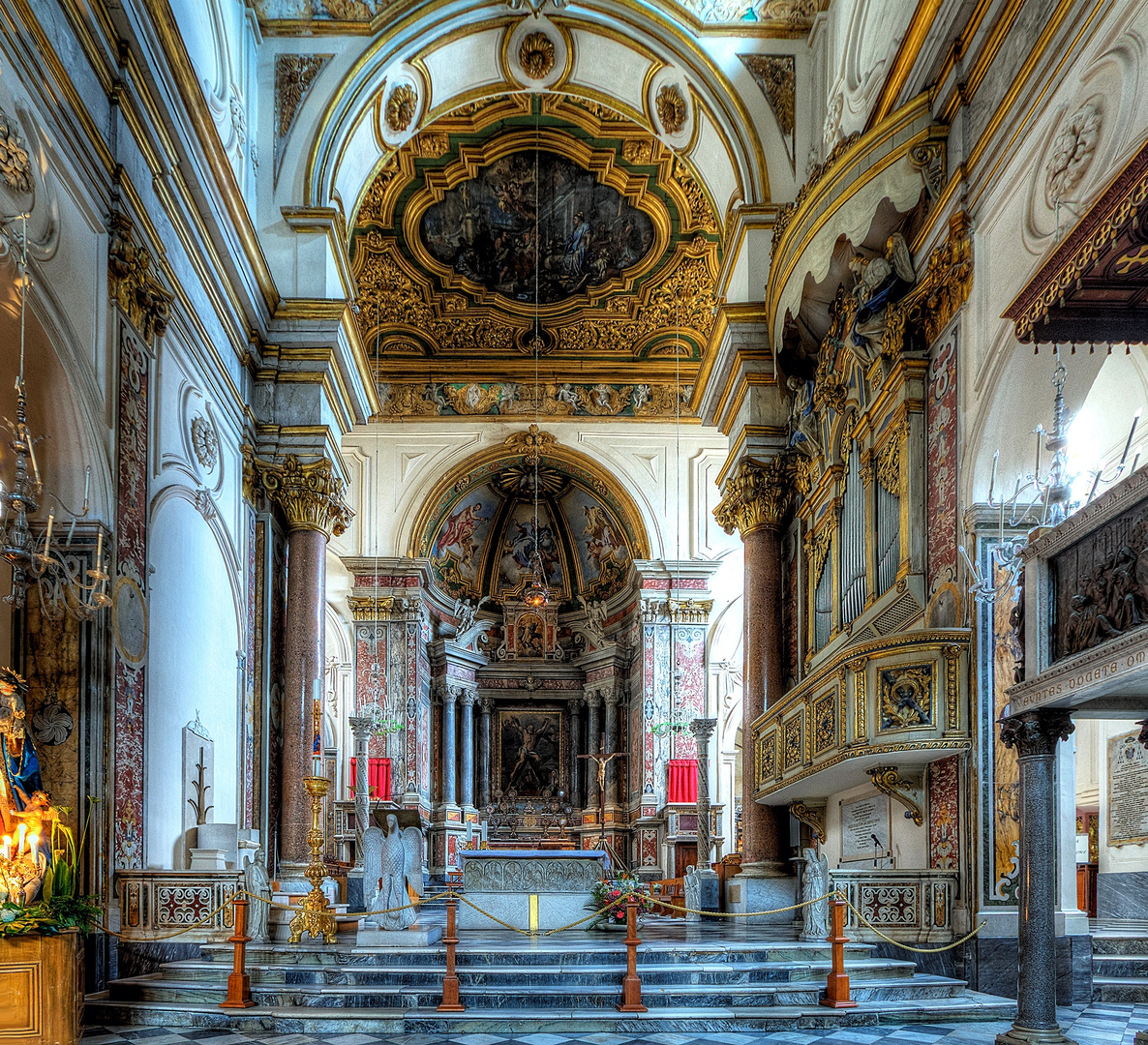 Hauptaltar in der Kirche St. Andrea in Amalfi