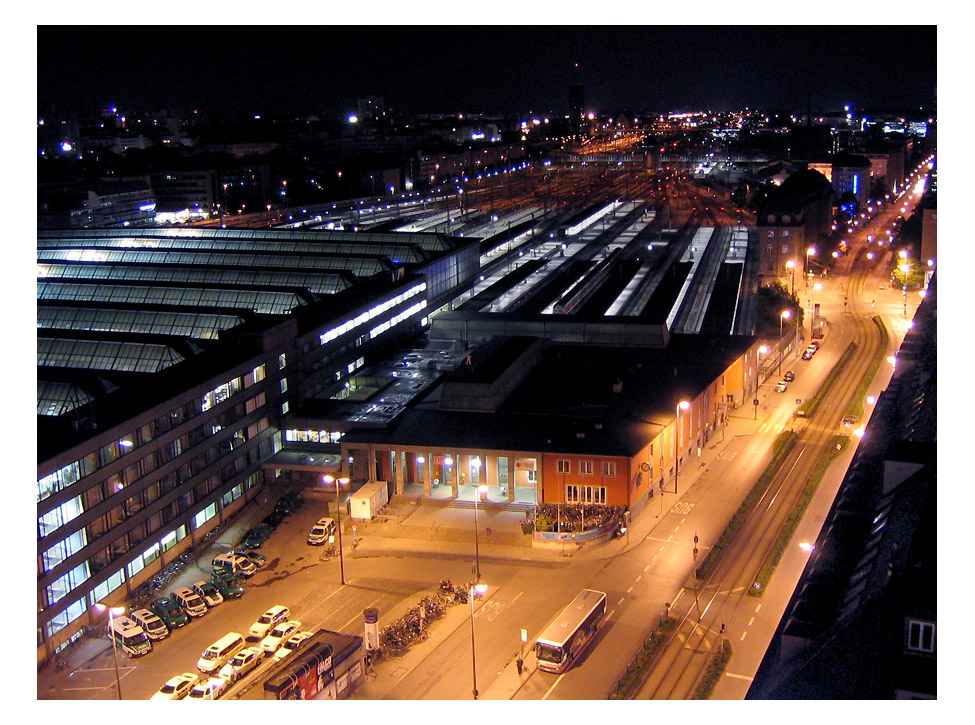 +++ Hauptbahnhof bei Mitternacht +++