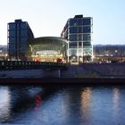 Hauptbahnhof bei Nacht.