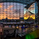 Hauptbahnhof Berlin und the cube im Morgenlicht