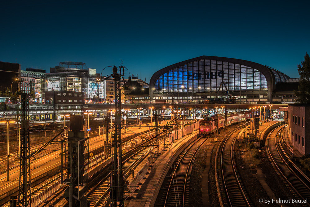 Hauptbahnhof Hamburg @night