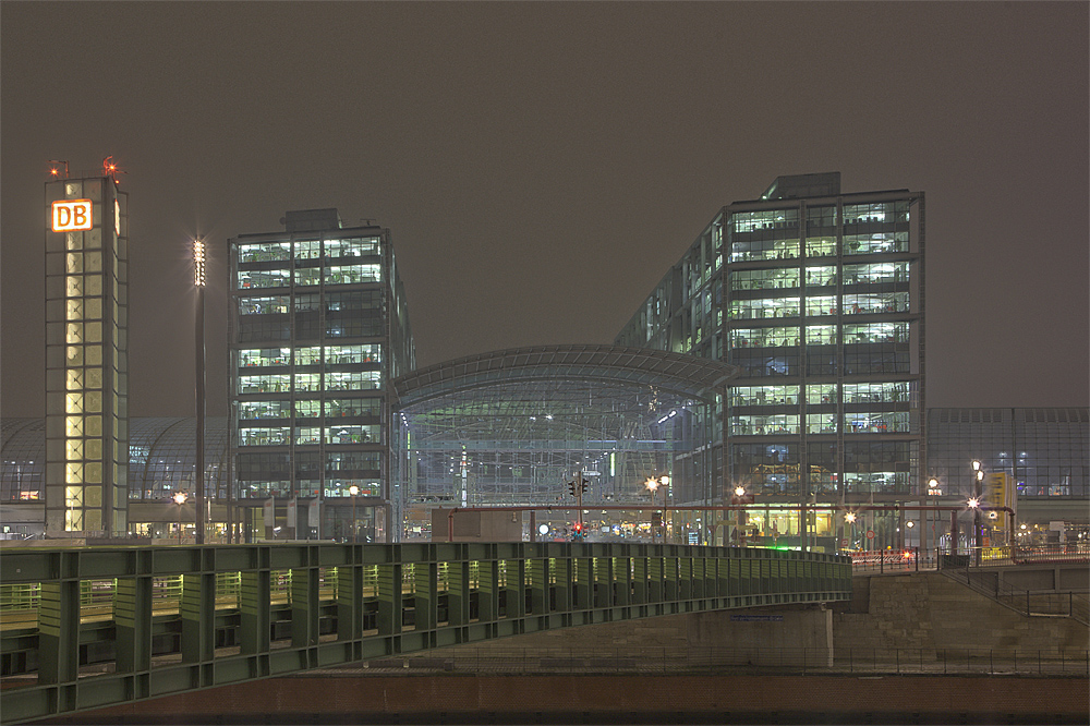 Hauptbahnhof im Abenddunst