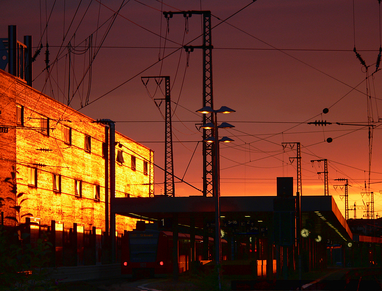 Hauptbahnhof im letzten Sonnenstrahl