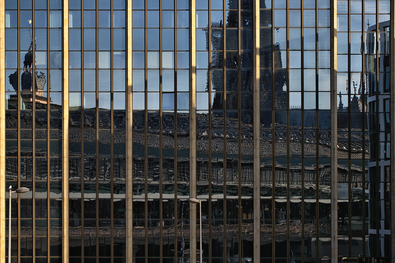 Hauptbahnhof im Spiegel