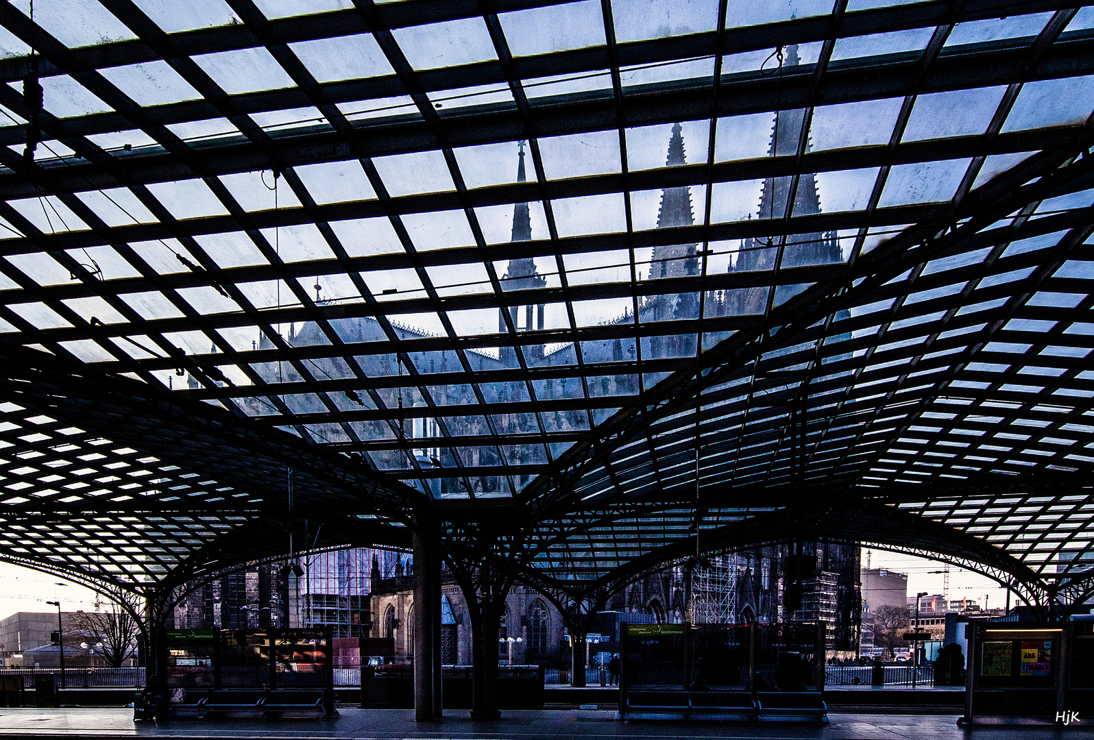 Hauptbahnhof Köln - Durchblick zum Dom