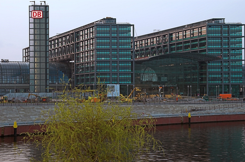 Hauptbahnhof-Lehrter Bahnhof, Südseite