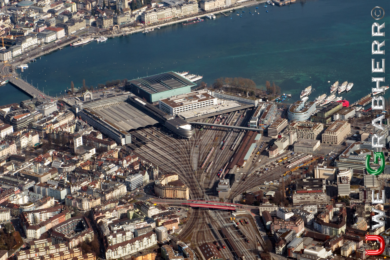 Hauptbahnhof Luzern von oben