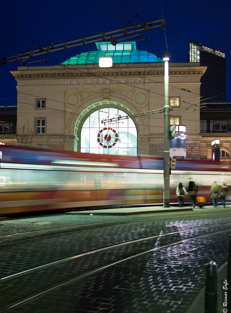 Hauptbahnhof Mannheim bei Nacht...