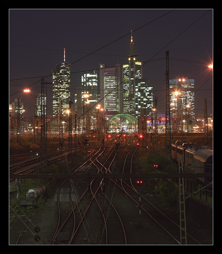 Hauptbahnhof mit Skyline (Mein erstes DRI)