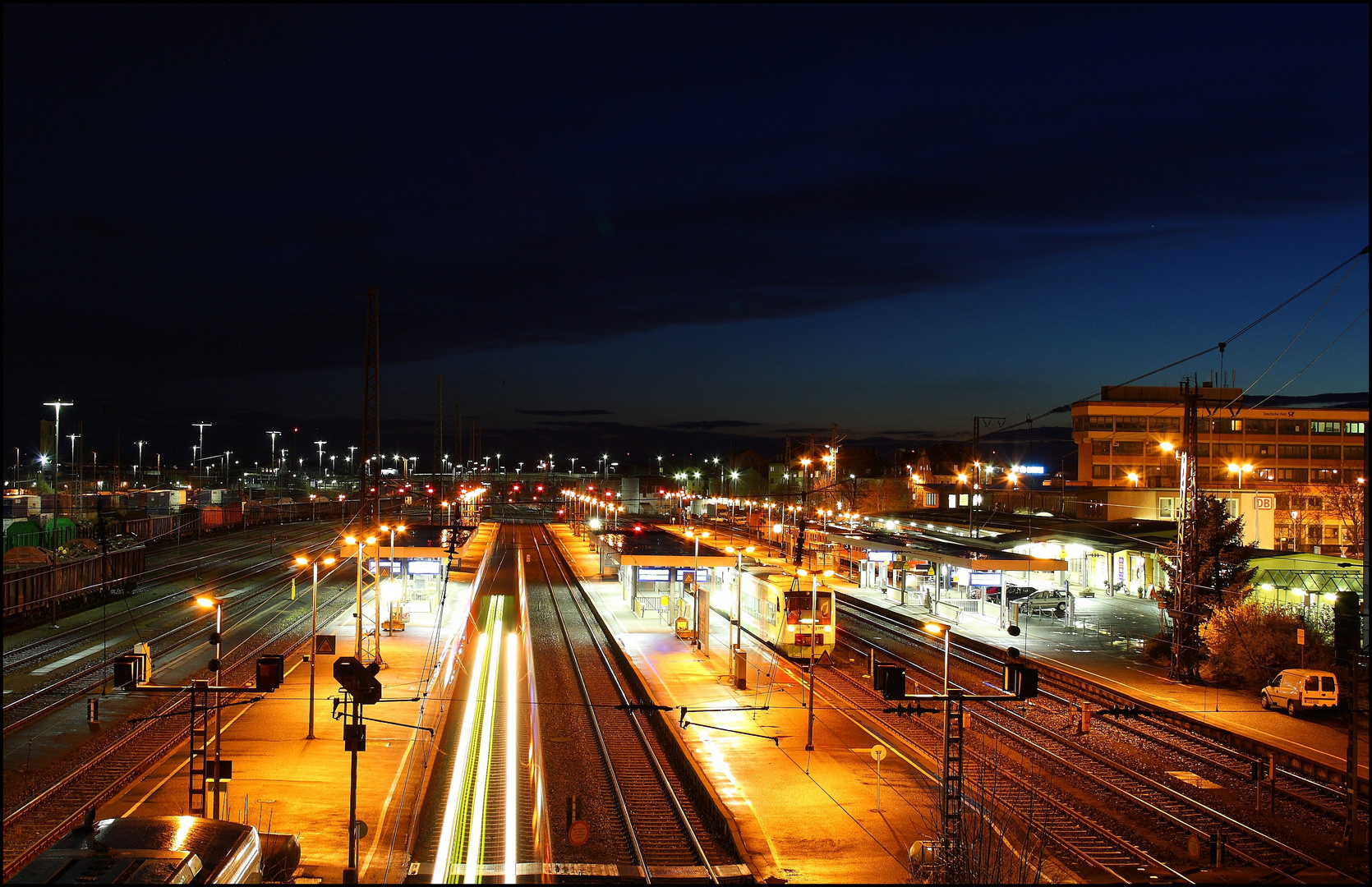 Hauptbahnhof Schweinfurt bei Nacht