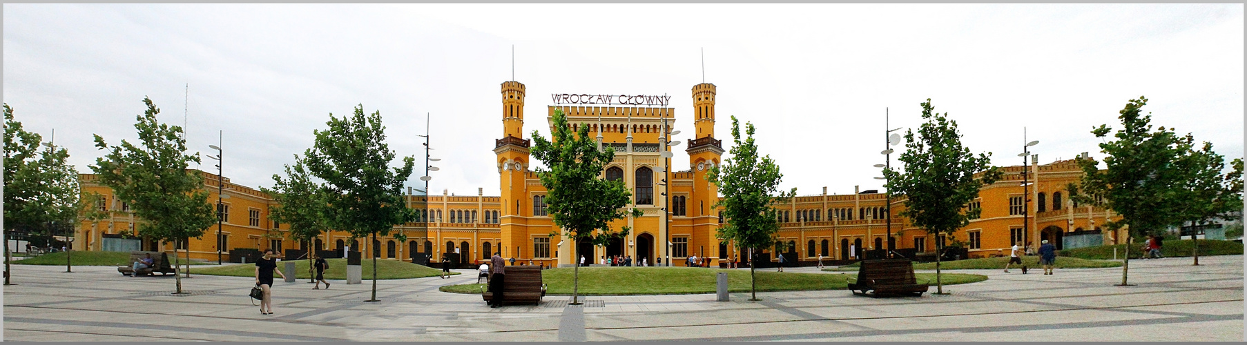 Hauptbahnhof Wroclaw ( Breslau) im Tudorstil