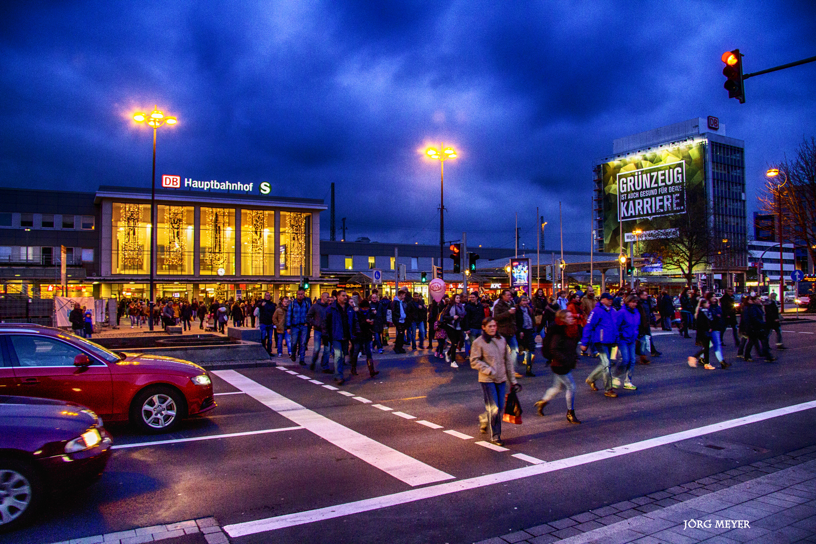 Hauptbahnhof zur blauen Stunde