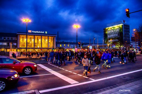 Hauptbahnhof zur blauen Stunde