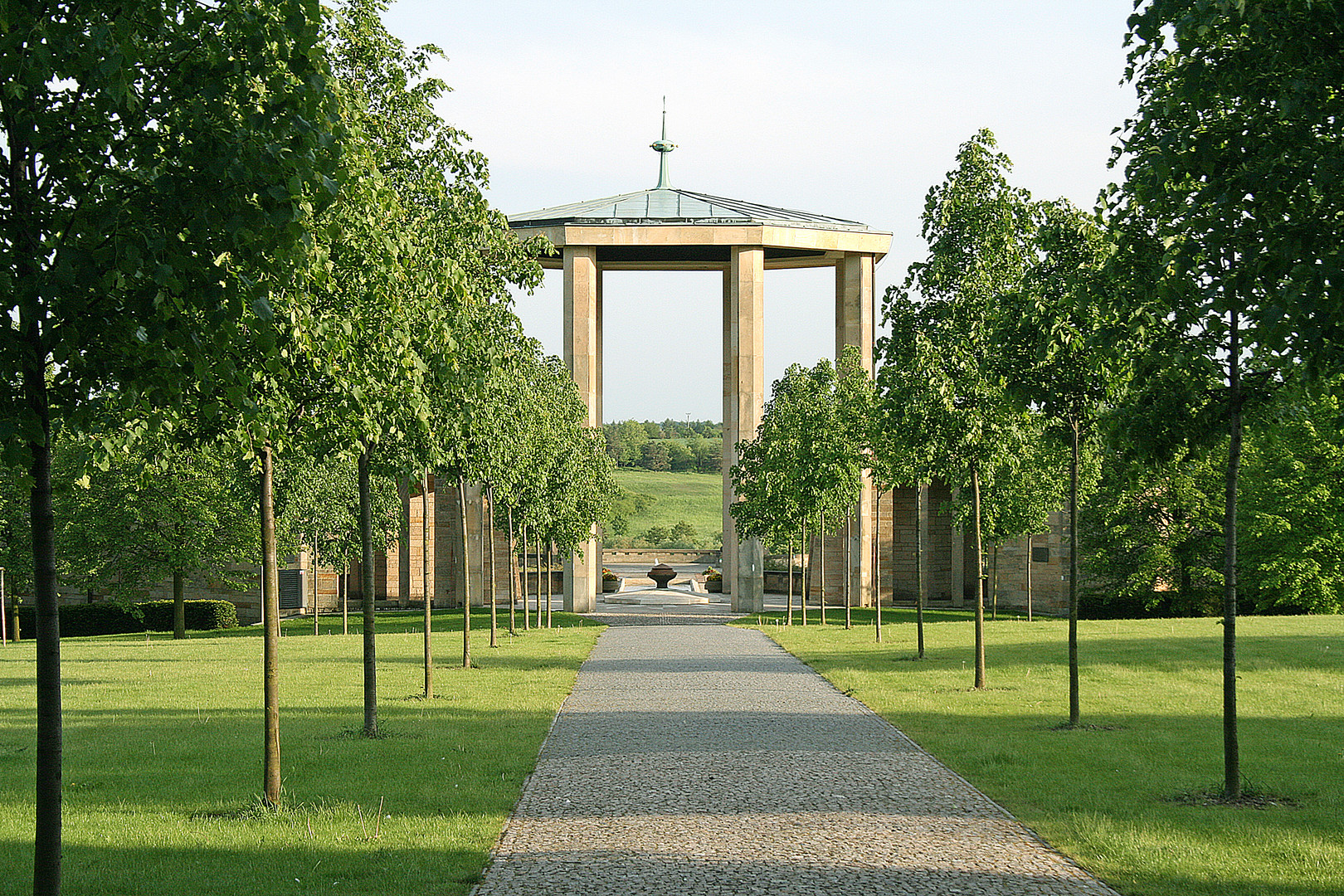 Haupteingang der Gedenkstätte in Lidice (CZ)