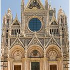 Hauptfassade des Doms von Siena