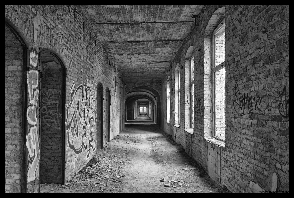 Hauptflur der Ruine im ehemaligen Frauensanatorium der Heilstätten Beelitz