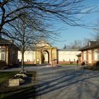 Hauptfriedhof Eingang Karlsruhe bei  Frost