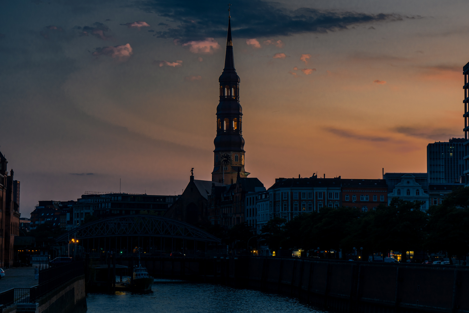 Hauptkirche St. Katharinen im Abendlicht