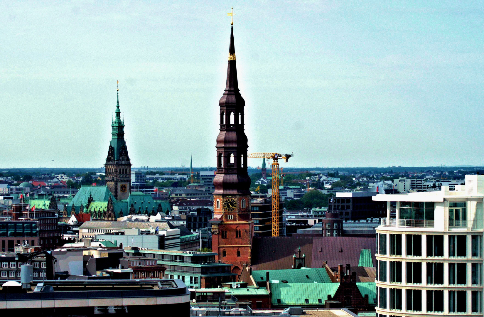 Hauptkirche ,, St. Katharinen '' und das ,, Hamburger Rathaus ''