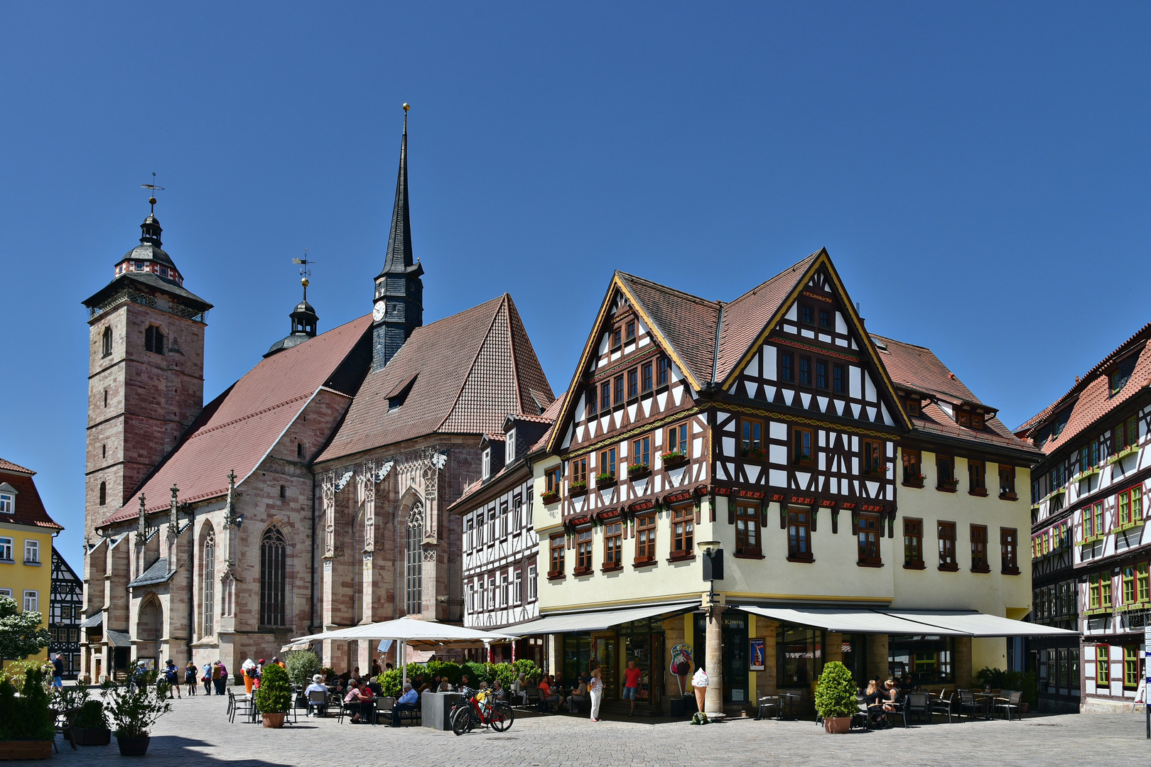 Hauptplatz mit St. Georg