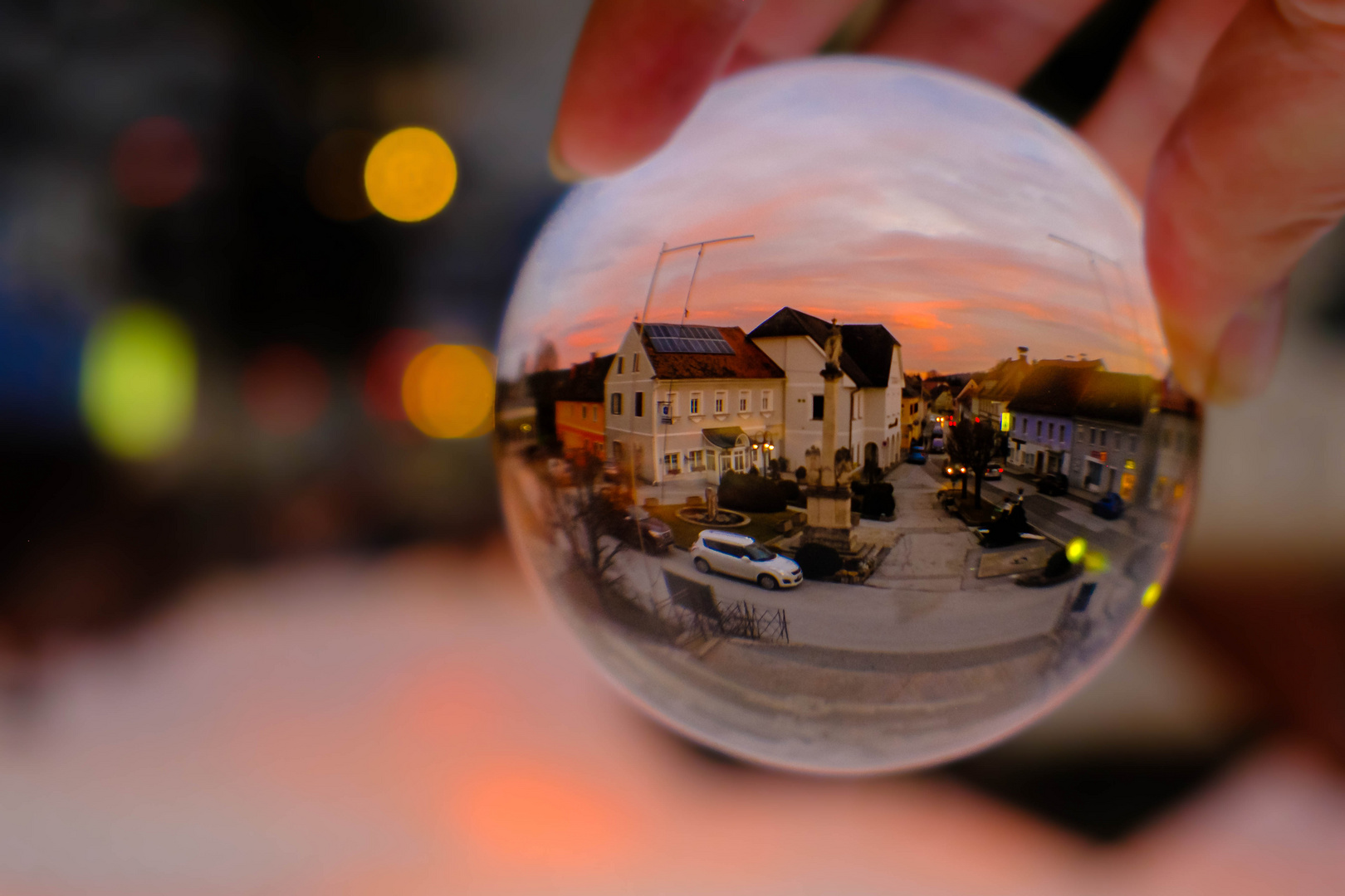 Hauptplatz St. Ruprecht durch die Glaskugel