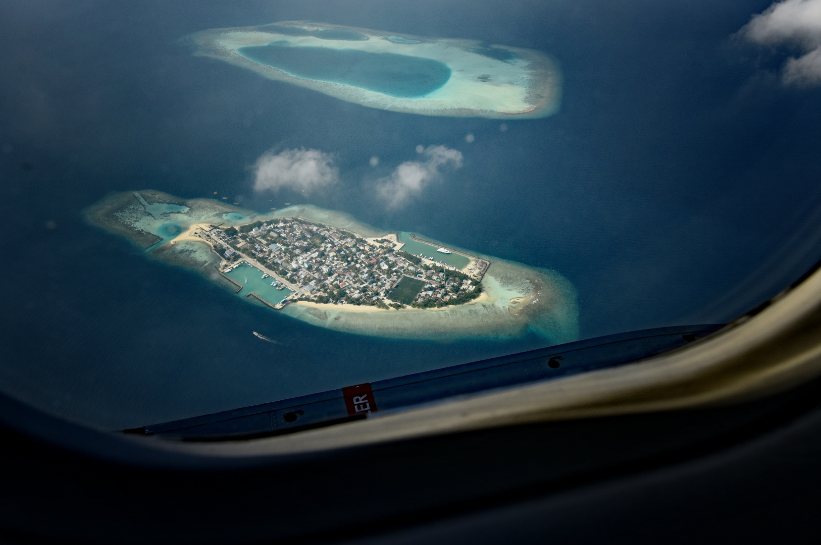 Hauptstadt Ari Atoll - Wasserflugzeug Aufnahme