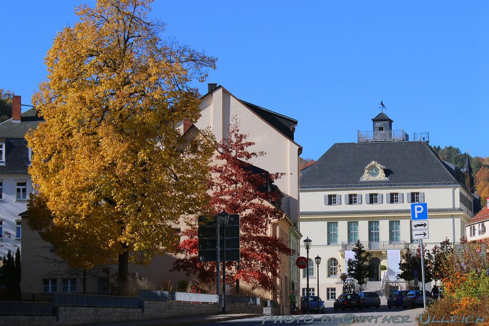 Hauptstraße mit Uhrenmuseum.