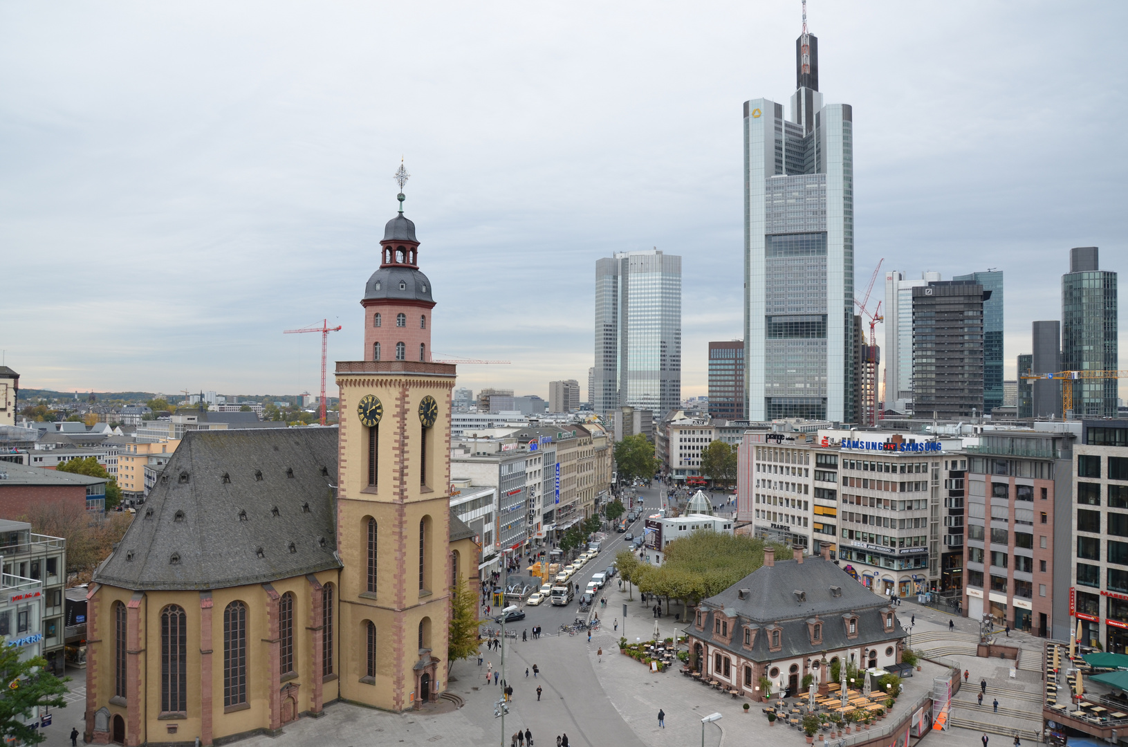 Hauptwache mit Kirche