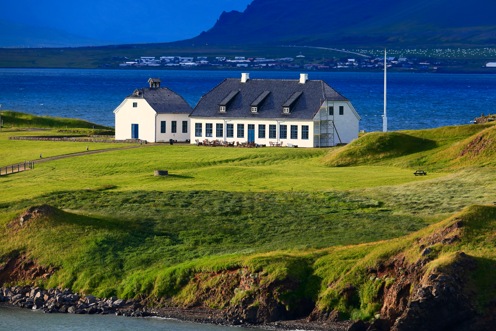 Haus am Hafen (Viðeyjarkirkja und Viðeyjarstofa)