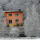 HAUS AM KANAL IM WINTER