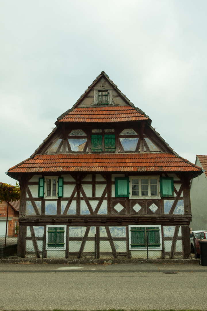 Haus am Wegesrand im Elsass