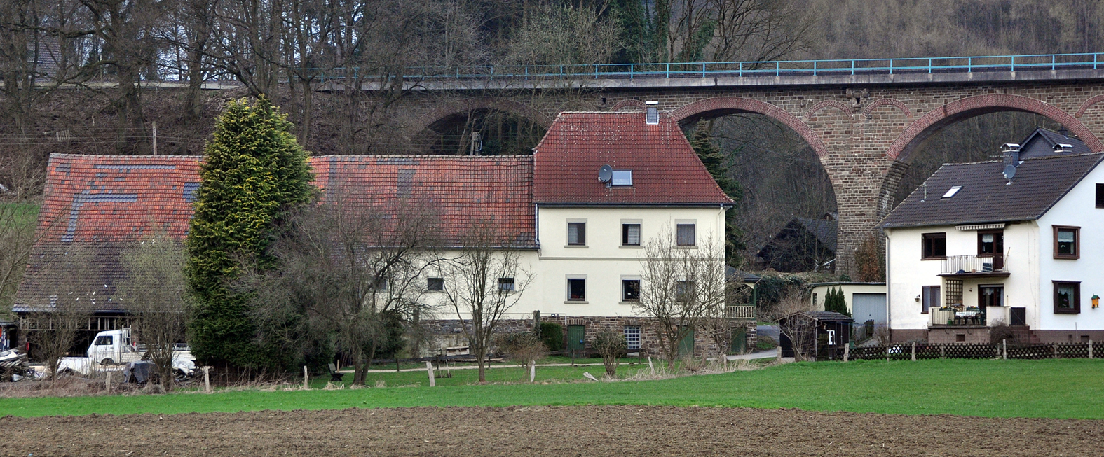 Haus an Brücke