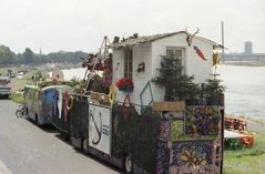 HAUS AUF DEM BUSDACH AM RHEIN 1997