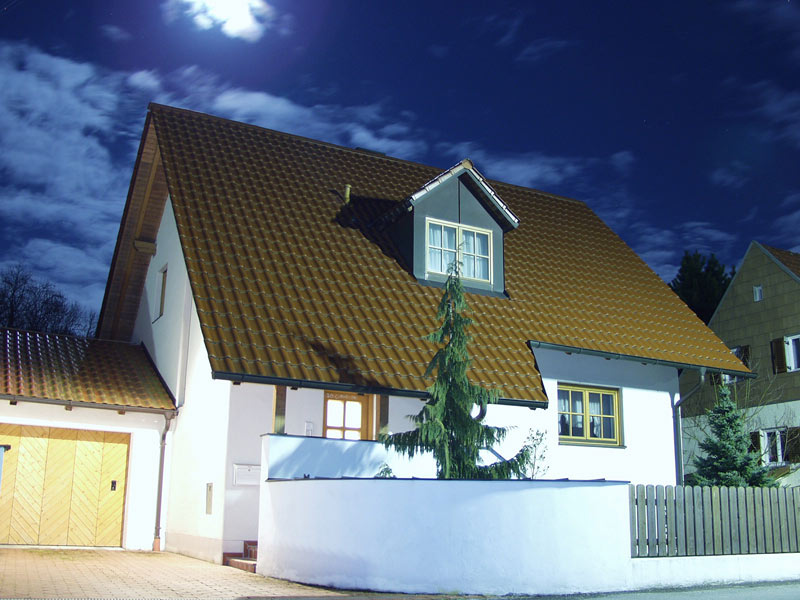 Haus bei Mondlicht