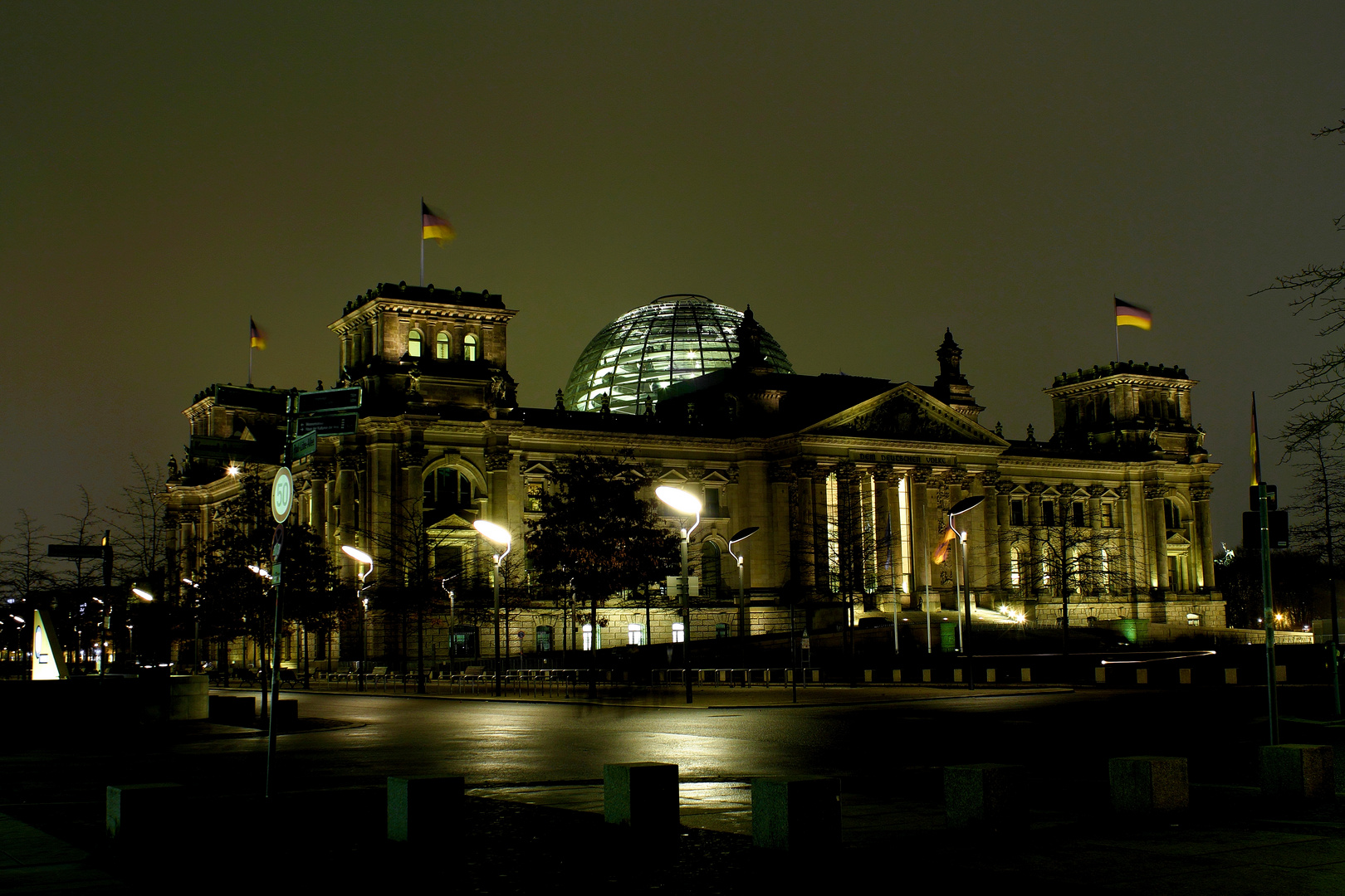 ..Haus der Politikunverdrossenen.