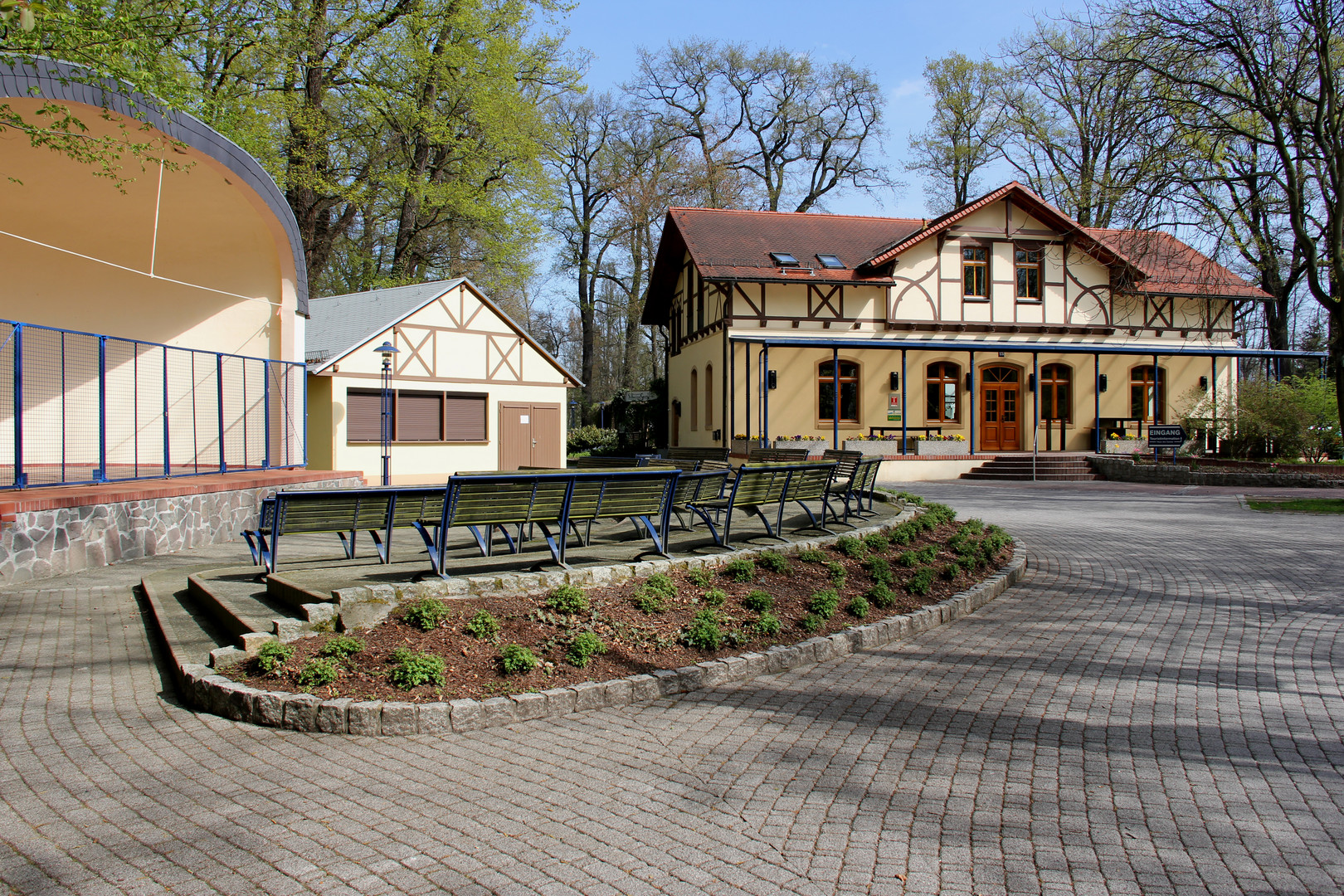 Haus des Gastes mit Konzertmuschel Bad Liebenwerda