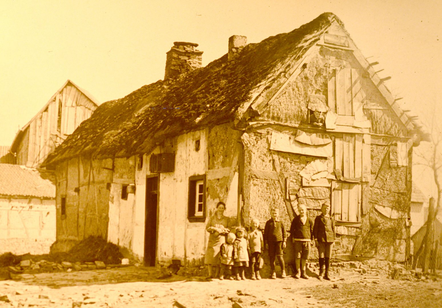 Haus einer armen kinderreichen Familie in der Eifel