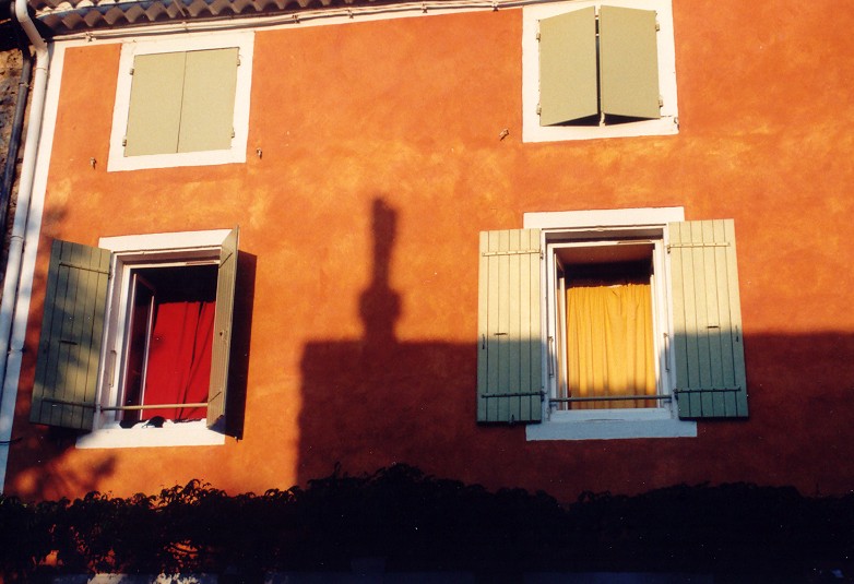 Haus-Fenster-Farben .... in Savalas (Südfrankreich)