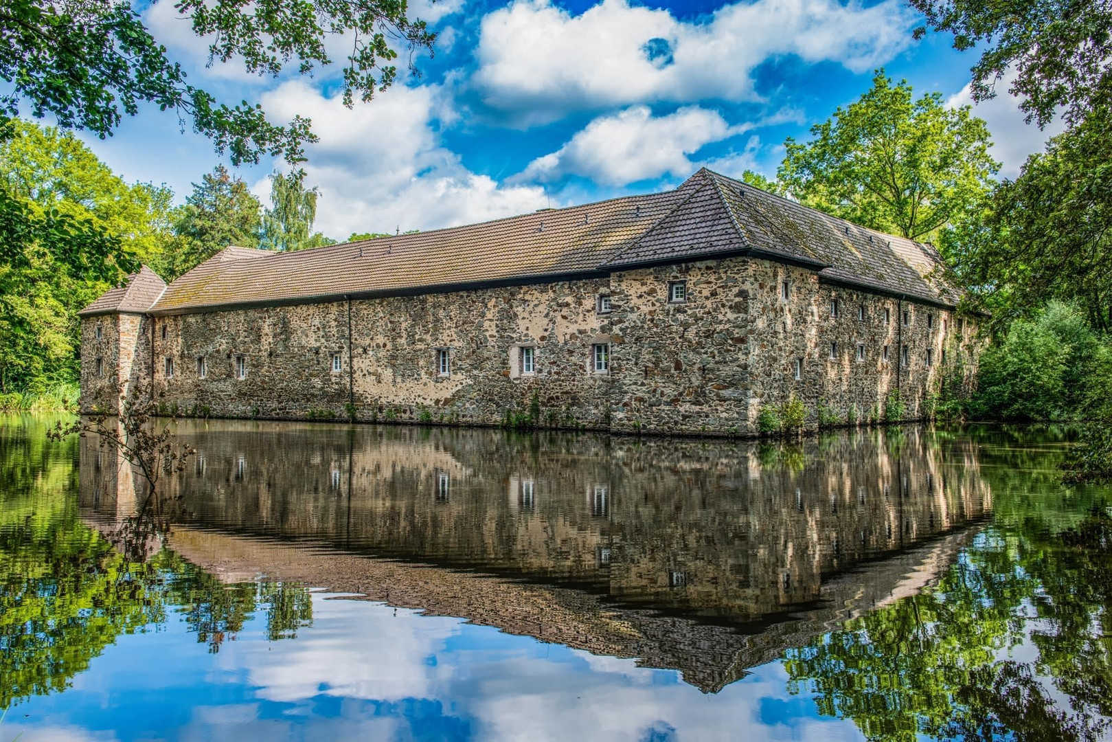 Haus Graven im Wasserspiegel